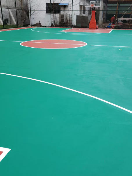 商洛 球场长期使用易出现地面开裂